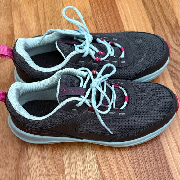 Columbia kids dark grey and Pink Shoes - Picture 1 of 5